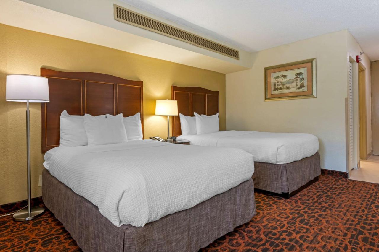 Best Western Plus North Miami-Bal Harbour Exterior photo