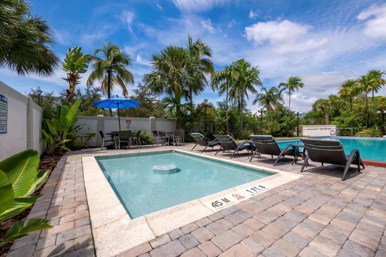 Best Western Plus North Miami-Bal Harbour Exterior photo