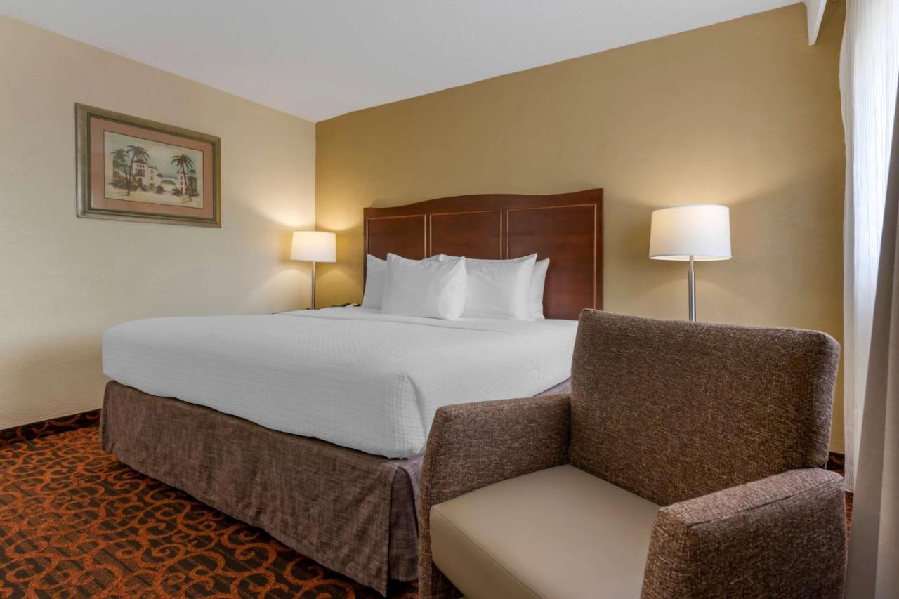 Best Western Plus North Miami-Bal Harbour Exterior photo