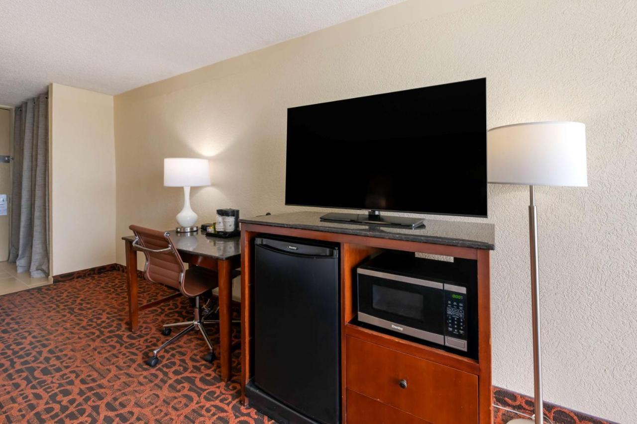 Best Western Plus North Miami-Bal Harbour Exterior photo