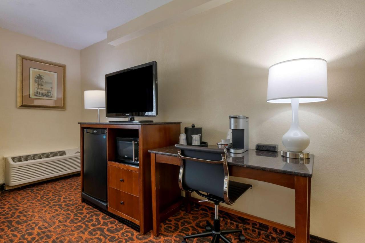 Best Western Plus North Miami-Bal Harbour Exterior photo
