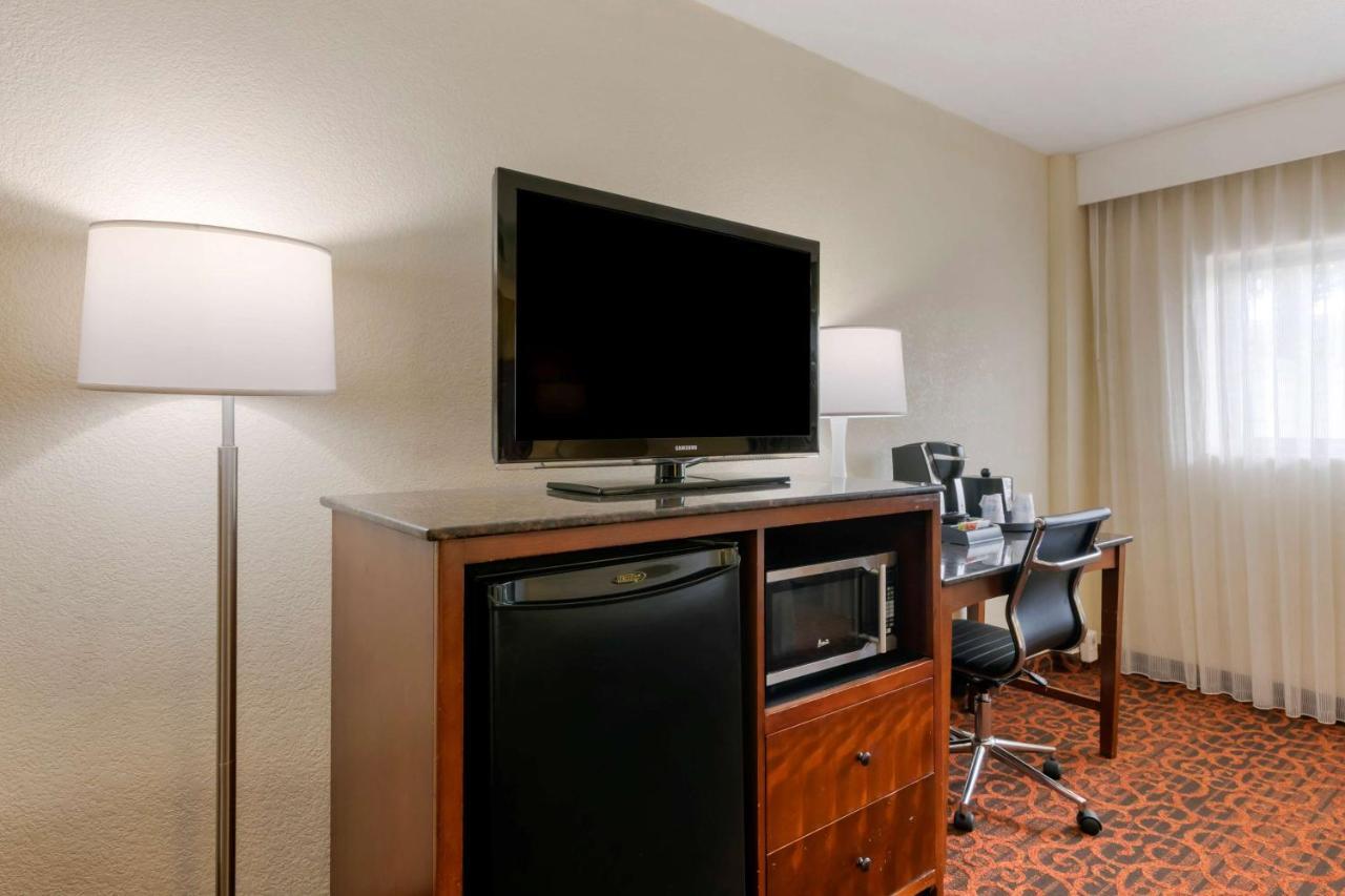 Best Western Plus North Miami-Bal Harbour Exterior photo