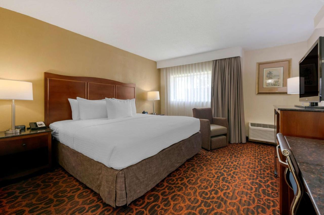 Best Western Plus North Miami-Bal Harbour Exterior photo