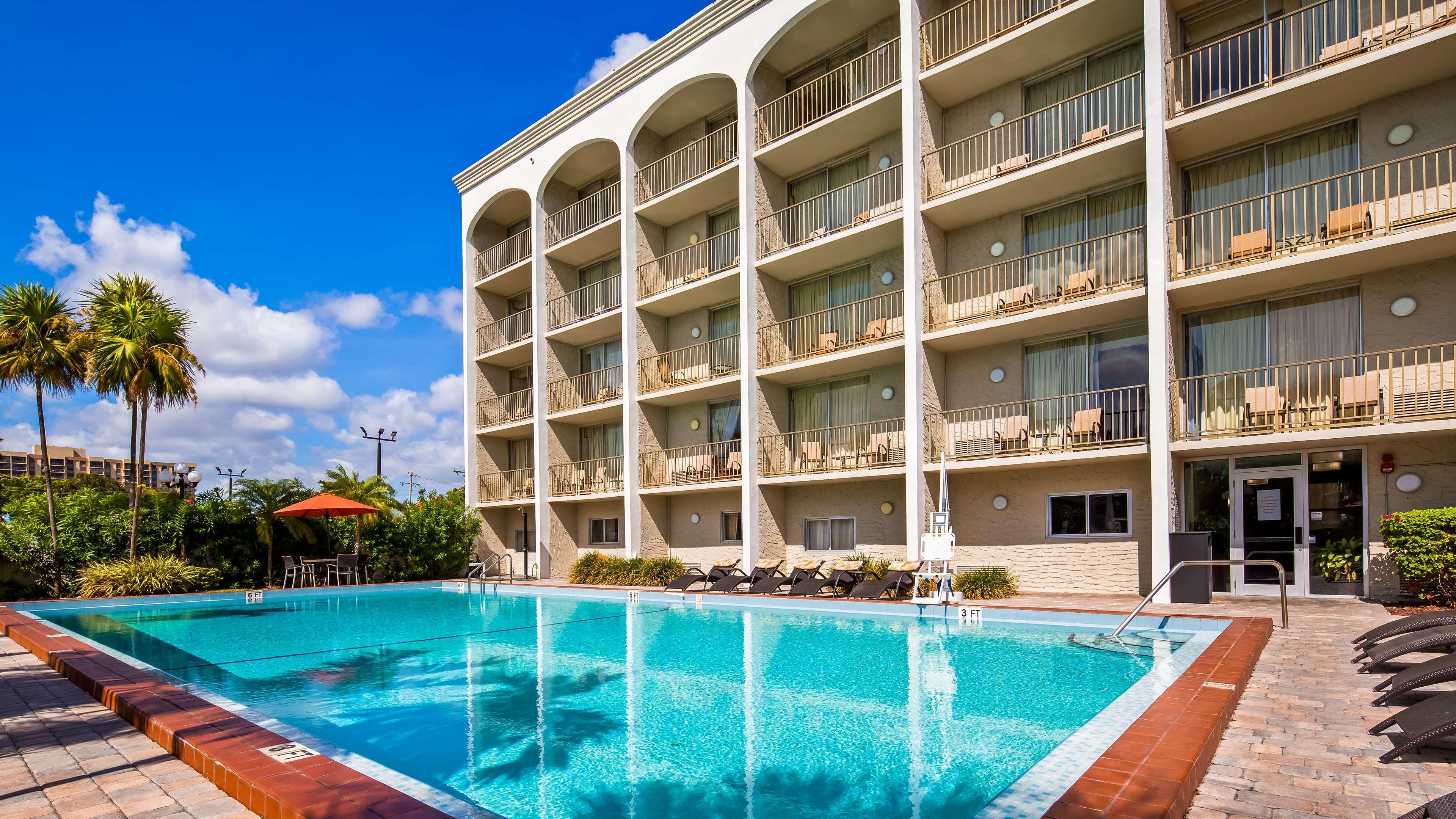 Best Western Plus North Miami-Bal Harbour Exterior photo