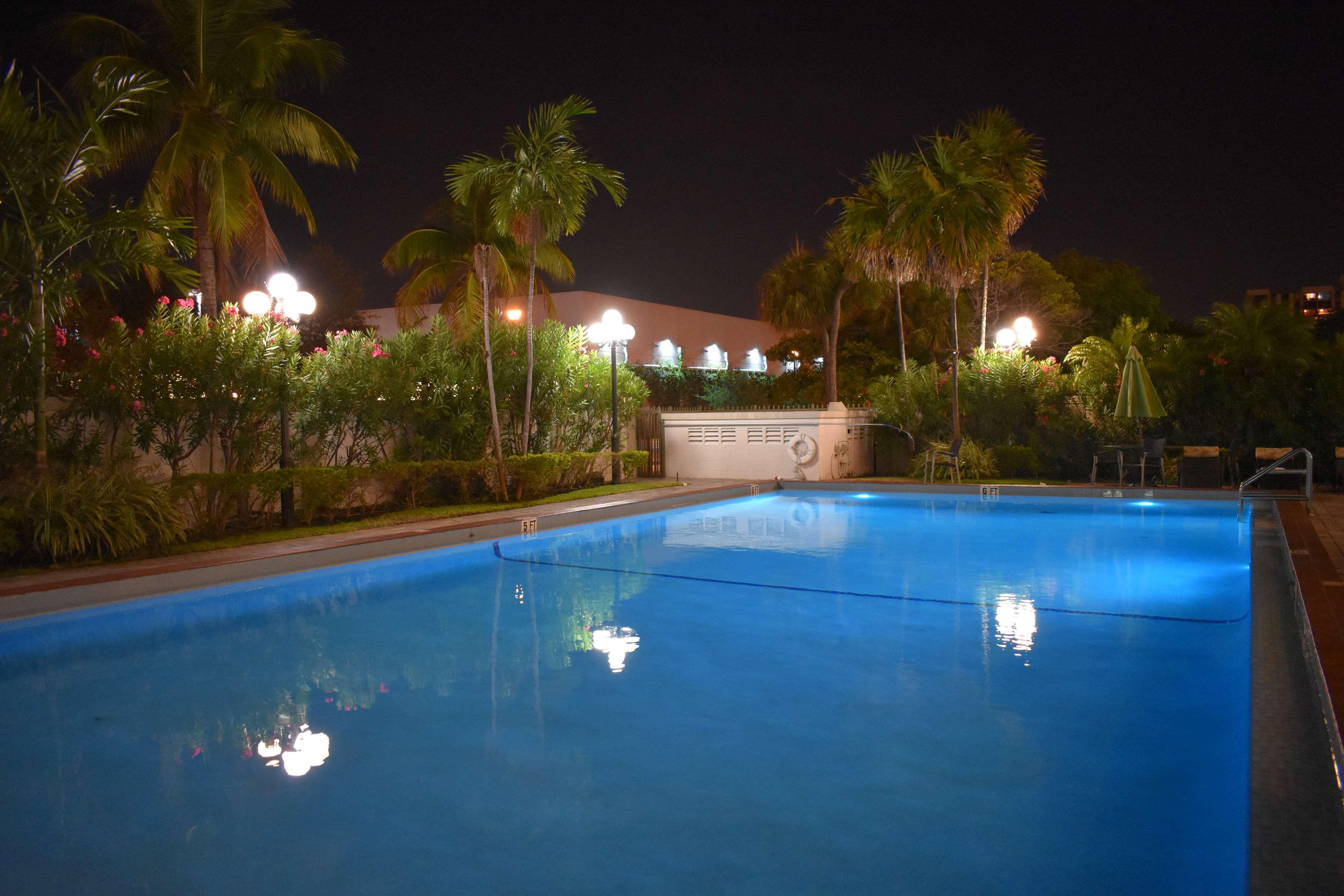 Best Western Plus North Miami-Bal Harbour Exterior photo