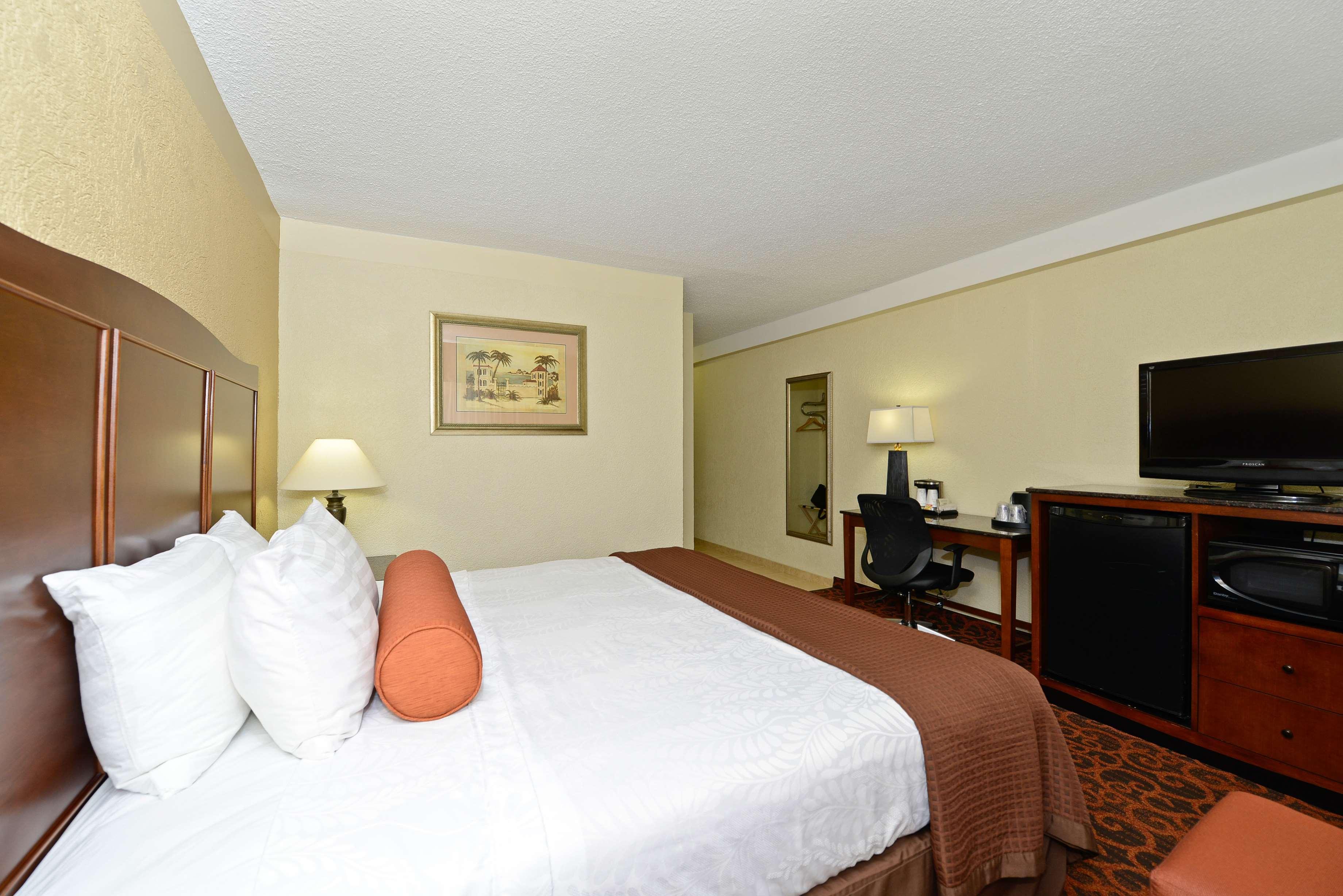 Best Western Plus North Miami-Bal Harbour Exterior photo