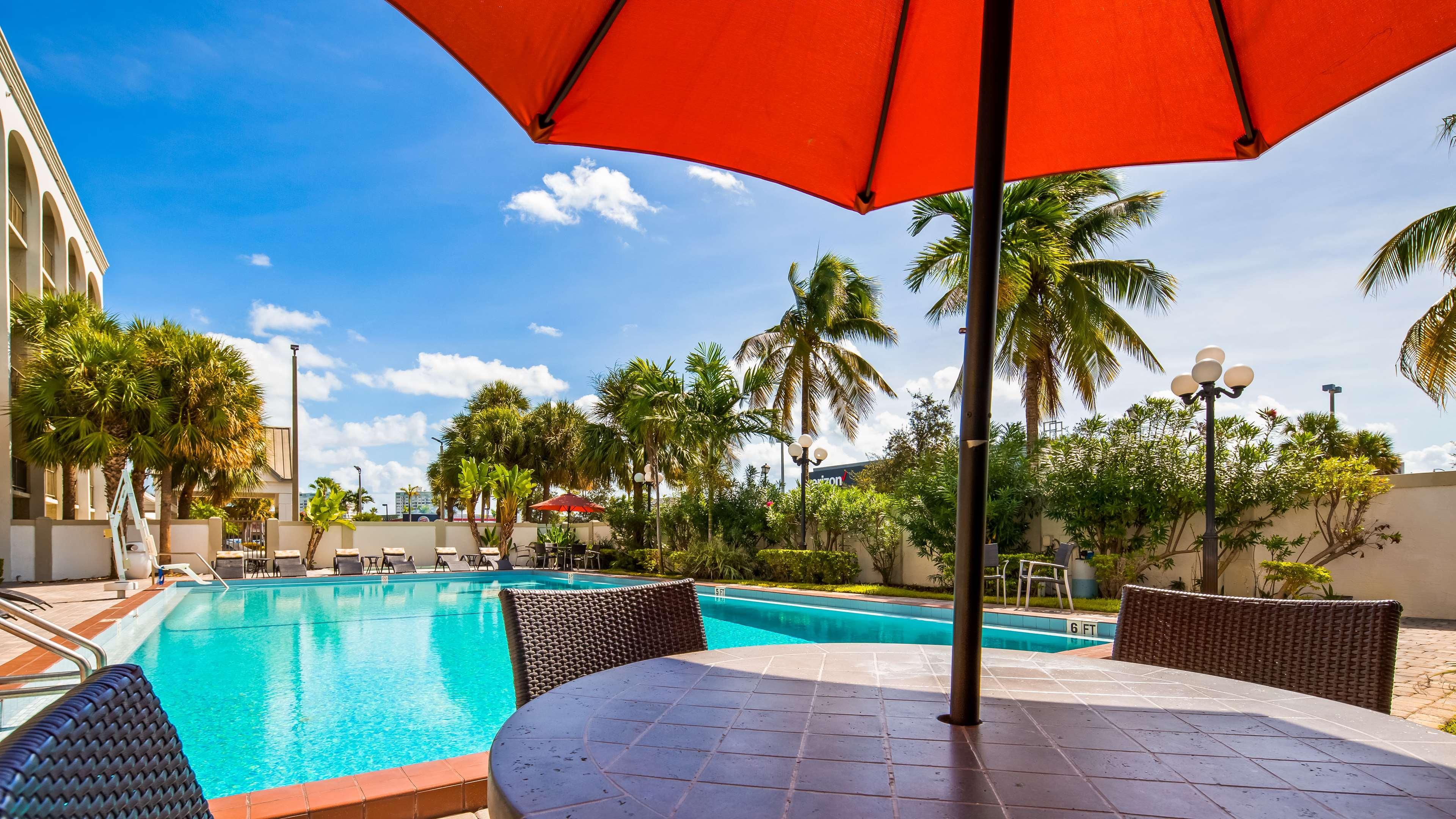 Best Western Plus North Miami-Bal Harbour Exterior photo