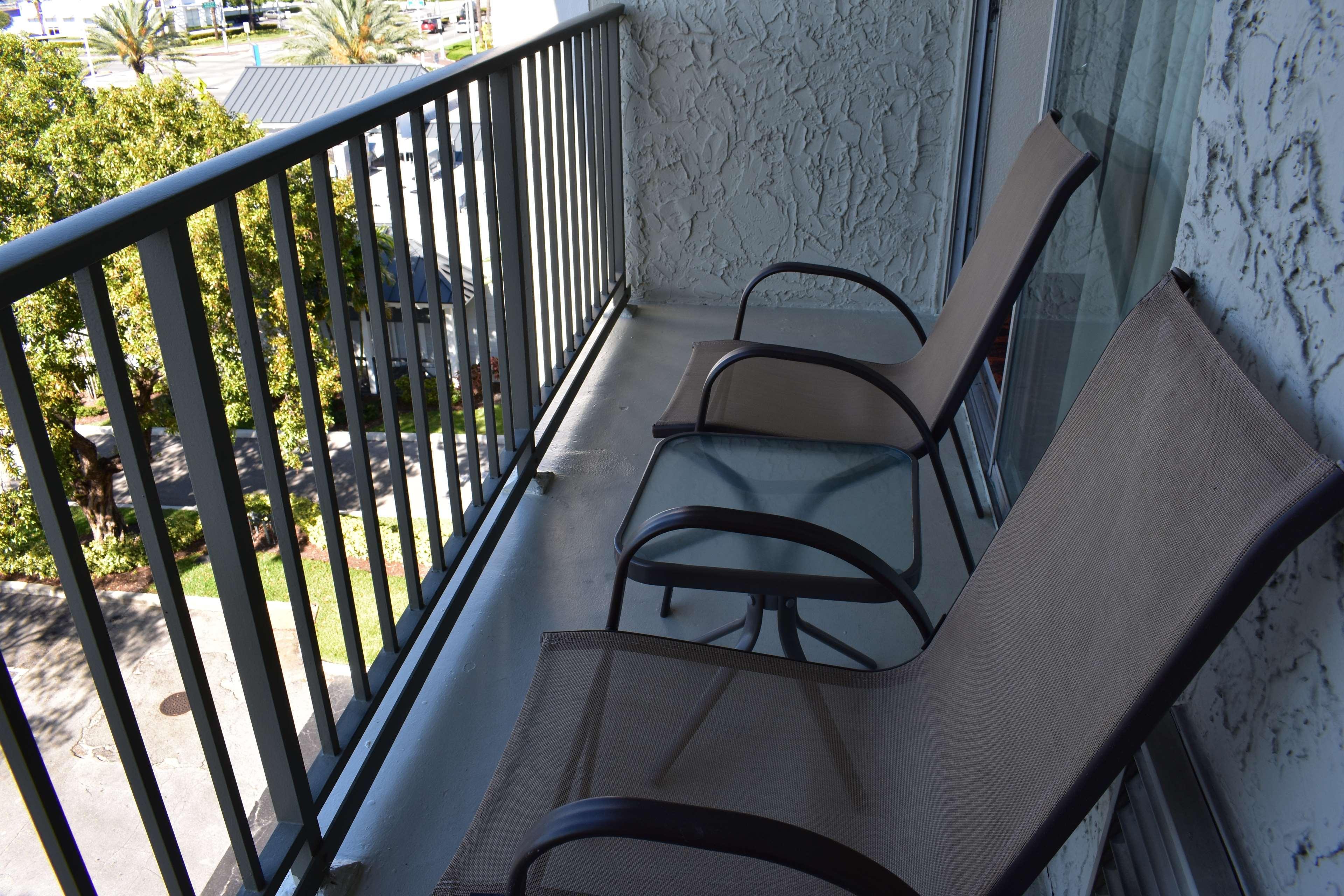 Best Western Plus North Miami-Bal Harbour Exterior photo