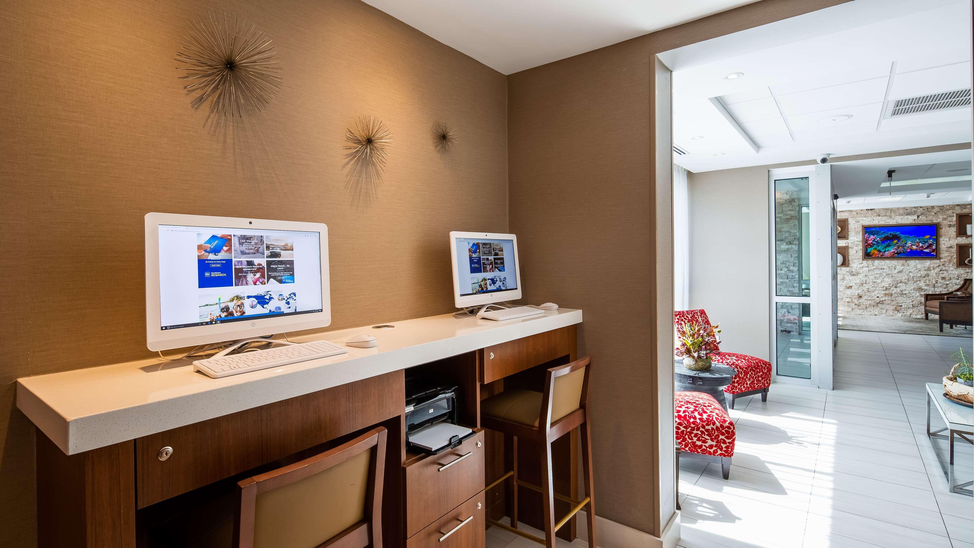 Best Western Plus North Miami-Bal Harbour Exterior photo